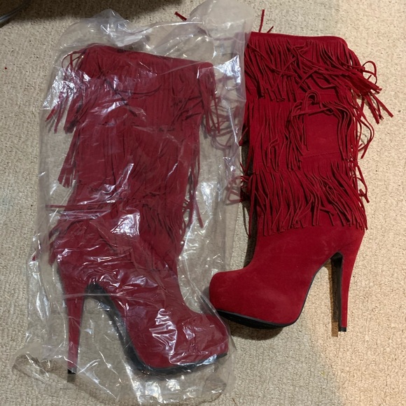 Red boots! - Picture 2 of 3
